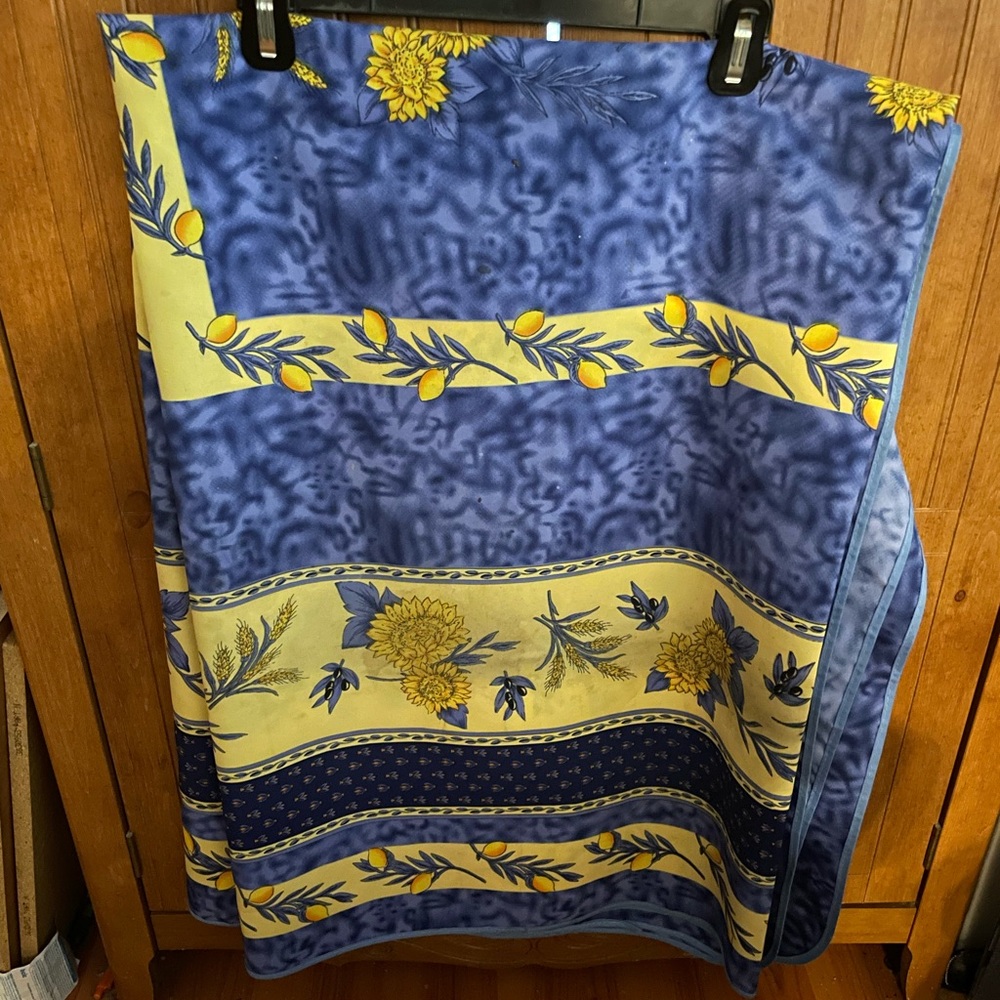 Beautiful Bright Spring/summer Table Cloth